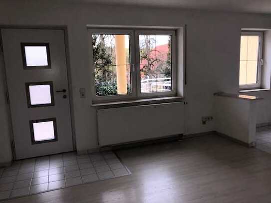 Attraktive und neuwertige 2-Zimmer-Souterrain-Wohnung mit Terrasse in Tettnang