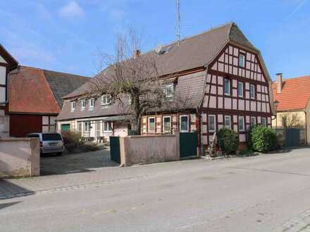 Wunderschönes Fachwerkanwesen mit viel Platz und Nebengebäuden in Marktbergel