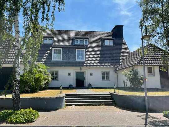 Geräumige 10-Zimmer-Villa in Wegberg