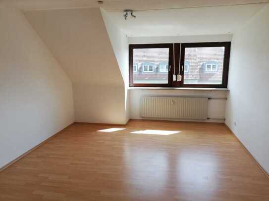 Schöne 3-Zimmer-Dachgeschosswohnung mit EBK in Nürnberg