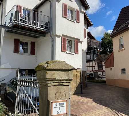 Geschmackvolle, lichtdurchflutete 2-Zimmer-Wohnung mit Balkon