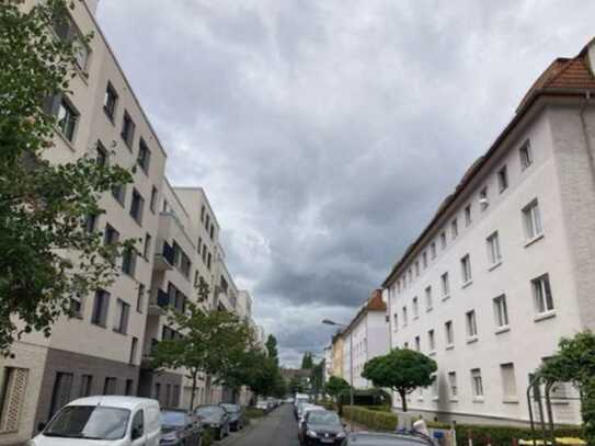 Erstbezug nach Renovierung mit EBK: ansprechende 3-Zimmer-Wohnung in ruhiger Seitenstraße