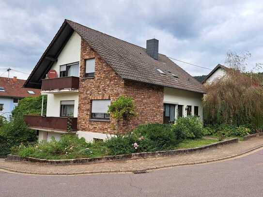 Freistehendes, gepflegtes und geräumiges Wohnhaus in ruhiger und guter Lage von Merzig