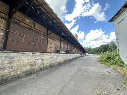 Zwei abschließbare Lagerhallen, in ruhiger, gut befahrbarer Lage (Angaben für jeweils eine Halle) !