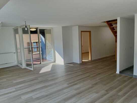 **EXKLUSIVE 3,5 ZIMMER DG WOHLFÜHLWOHNUNG**