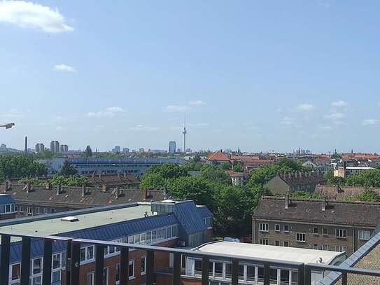 Elegantes Penthouse mit Dachterrasse, möbliert, Einbauküche und Klimaanlage – Traumhafter Stadtblick