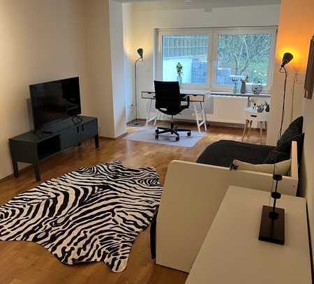 vollmöblierte Souterrain Wohnung mit großer Terrasse