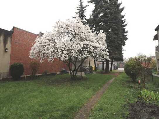 NEST FÜR SINGLES UND PAARE MIT GARTENNUTZUNG UND STELLPLATZ, 2-ZI-Whg. 1.ET in St. Tönis