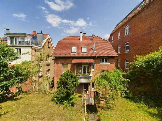 MFH mit großem Gartengrundstück inkl. evtl. Baufenster und Entwicklungspotential in Toplage S-Süd