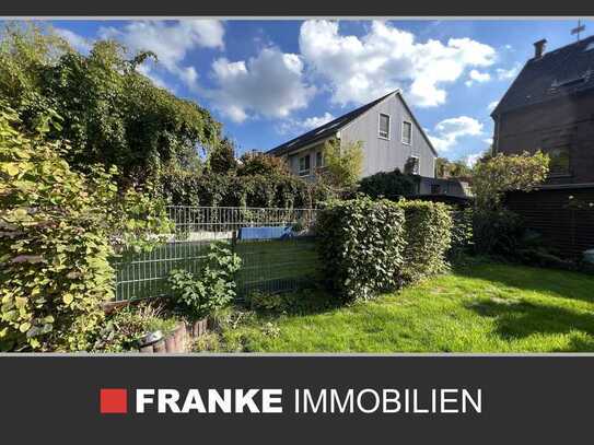 HÜBSCHES EINFAMILIENHAUS MIT KAMIN, EINBAUKÜCHE & GARTEN & STELLPLATZ