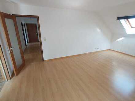 3,5 Zimmer,2 Balkone,Garage,hell,ruhig,großes Bad & sep. WC,Riesenküche,Ausblick,Laminat,Fenster gut