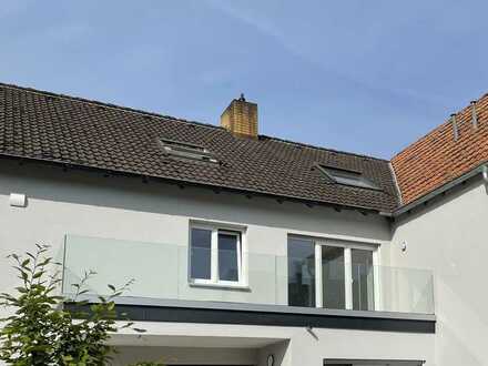 Erstbezug nach Sanierung mit Balkon: attraktive 2-Zimmer-Wohnung in Annweiler am Trifels