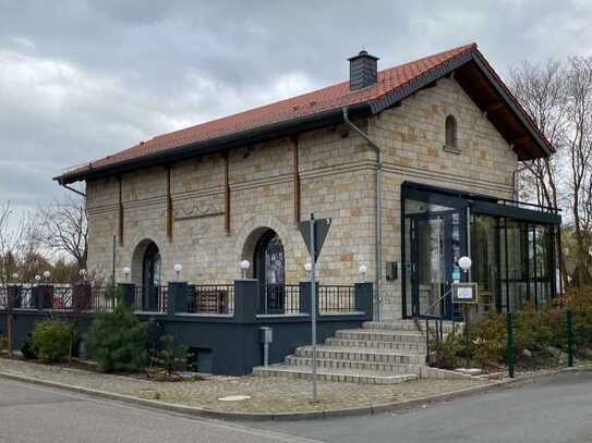 Restaurant mit historischem Ambiente, Terrasse und Biergarten