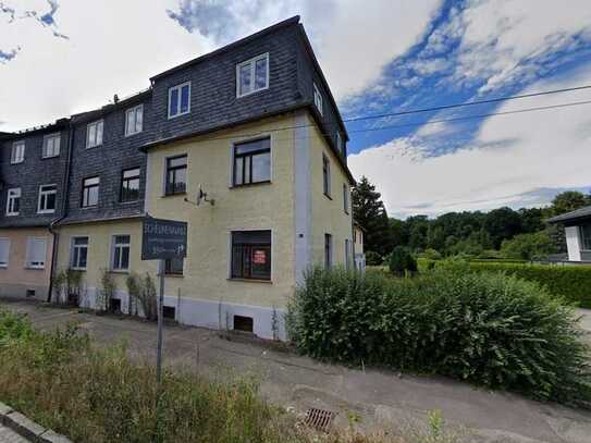 Teilsaniertes Mehrfamilienhaus in Nähe Zwickau zu Verkaufen