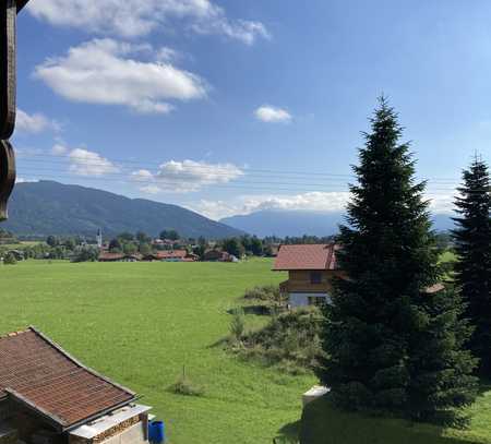 Schöne 2-Zi.-Dachgeschosswohnung mit Bergblick