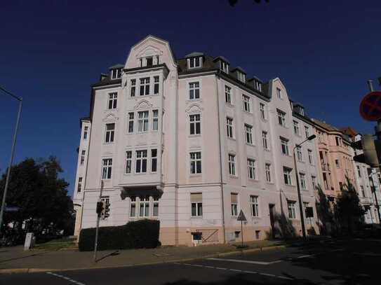 Freundliche 3-Raum-Wohnung mit kleinem Balkon und EBK* - Nähe Hasselbachplatz erwartet Sie!