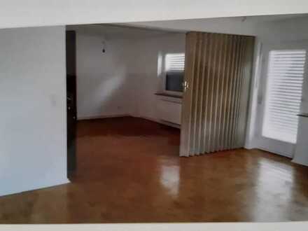 Preiswerte, sanierte 6-Zimmer-Wohnung mit Balkon in Grünsfeld