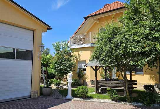 1-2 Familienhaus in Idyllischer Lage mit Gewerbehalle mit großen Garten am Altmain