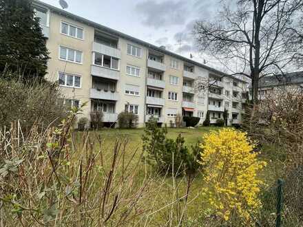 Modernisierte Wohnung mit drei Zimmern und Süd-Balkon in Gersthofen