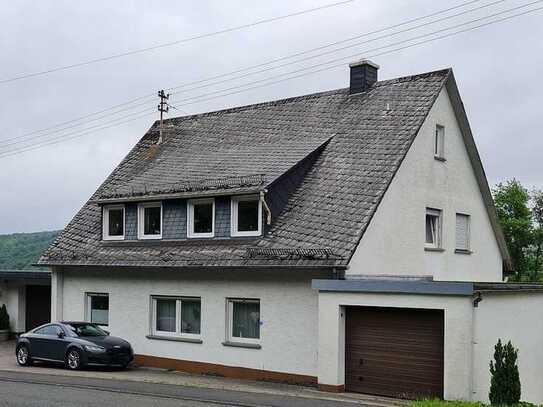 Geräumiges Mehrfamilienhaus in Burbach. Ideal als Kapitalanlage.