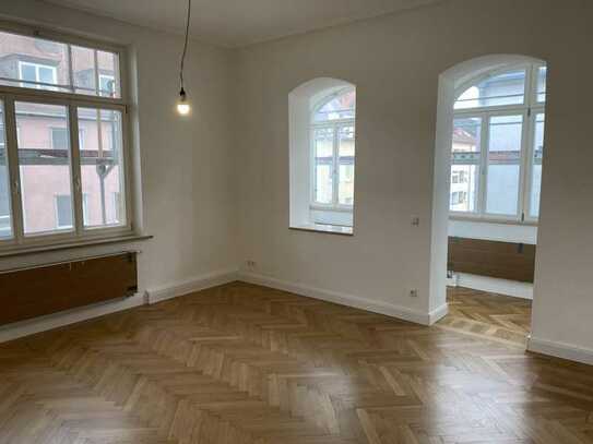 5-Zimmer Altbauwohnung mit Balkon, Wintergarten, EBK - Erstbezug