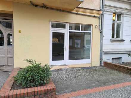 Pankow: Florastr.: Gewerbefläche mit 2 Räumen im Vorderhaus EG mit ca. 45 m² per 01.02. zu VERMIETEN