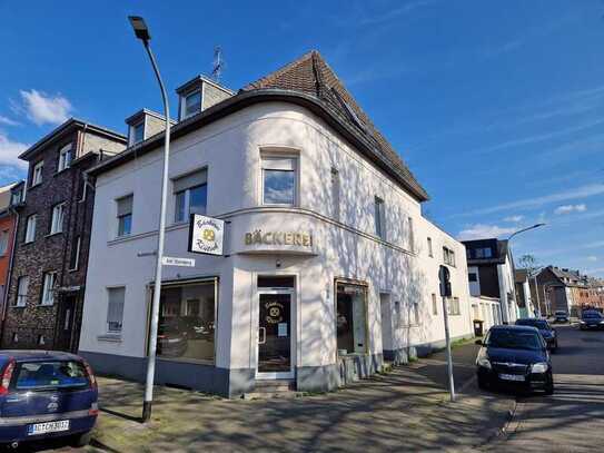 MG, zentrumsnah, sanierungsbedürftiges Haus mit Gewerbeeinheit, 3 Garagen, kpl. frei