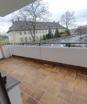 Modernisierte 2-Raum-Wohnung mit Balkon und Einbauküche in Hameln
