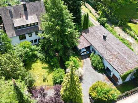 Zweifamilienhaus mit parkähnlichem Garten am Rande des Naturschutzgebiets + 1 Baufenster!