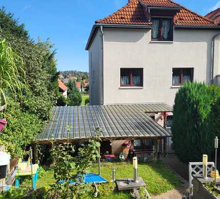 Doppelhaushälfte mit Doppelcarport, überdachter Terrasse, beheiztem Pool und Kamin