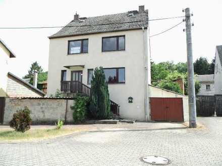Einfamilienhaus mit Zufahrt und großem Garten in ruhiger Ortslage von Badra