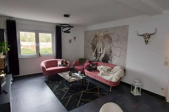 Moderne, ansprechende, helle 2-Zimmer Wohnung, zentrumsnah mit Burgblick, EBK, Balkon, Garage