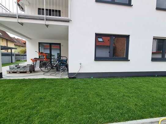 Kandel: Moderne 2-Zimmer Erdgeschosswohnung mit Terrasse und Außenstellplatz