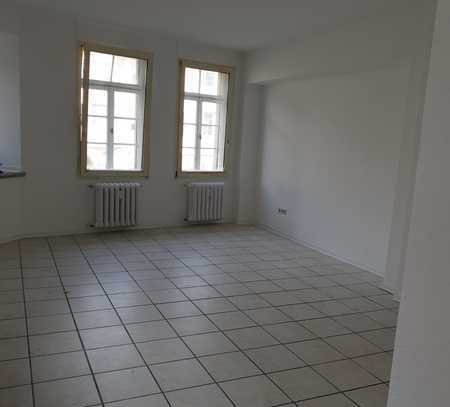 Renovierte 2 Zimmer, Küche, Bad Wohnung