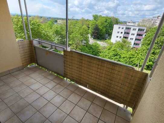 Sanierte 2-Zimmer-Wohnung mit Balkon und Einbauküche in Wiesbaden