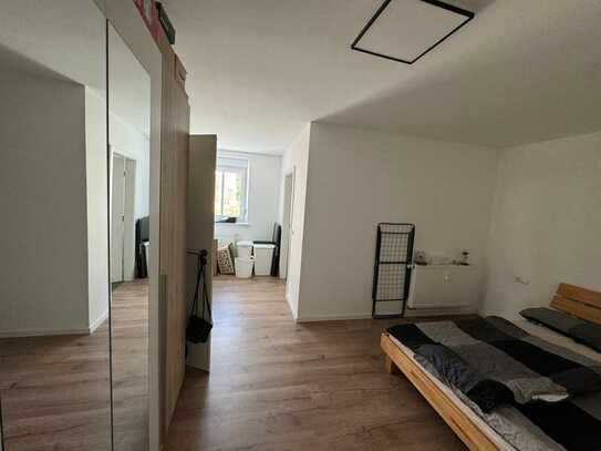 Geräumige 2 Zimmer Wohnung im Ortsteil Oberbleichen.