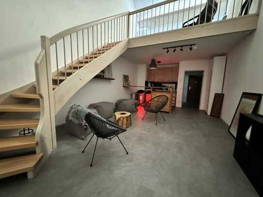 Stilvolle 2-Raum-Galerie-Wohnung mit gehobener Innenausstattung mit EBK in Straubing