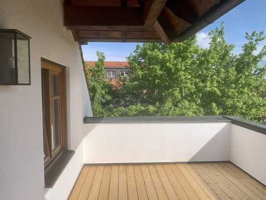 Traumhafte 2-Zimmer-Dachterrassenwohnung LA-Hofberg