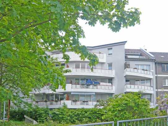 Ratingen, modernes Apartment mit Parkett, Pantryküche (neu) und großem Balkon in Ruhiglage.