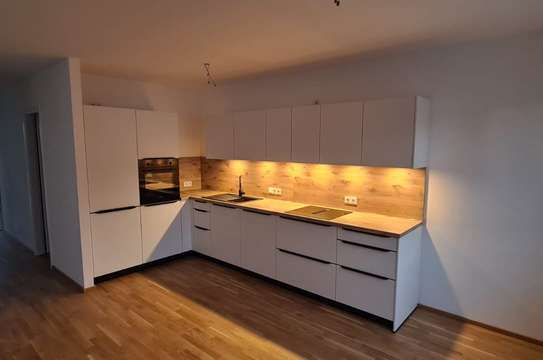 Exklusive 3-Zimmer-Wohnung mit Balkon und EBK in Plattling