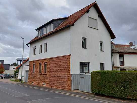 Preiswertes 7-Zimmer-Mehrfamilienhaus in Großostheim wurde in zwei Eigentumswohnungen geteilt