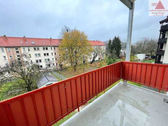 Erstbezug nach Komplettsanierung – 3-Raum-Wohnung mit Balkon auf dem Zeller Berg