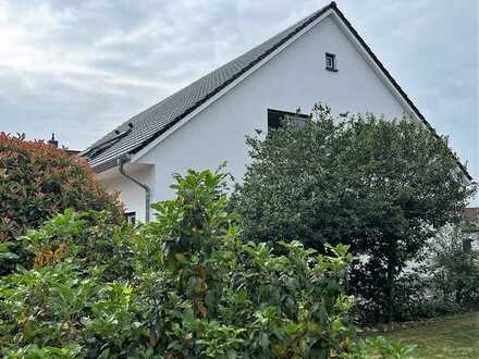 Attraktive Neubau-Doppelhaushälfte in Düsseldorf-Gerresheim - Parksiedlung - von privat