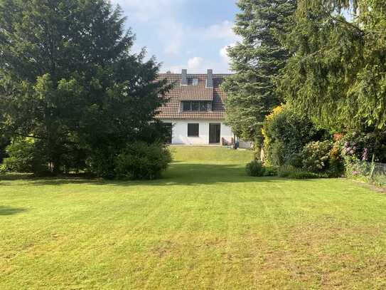 Geräumiges Haus mit fünf Zimmern und großem Garten in Oberhausen-Alsfeld