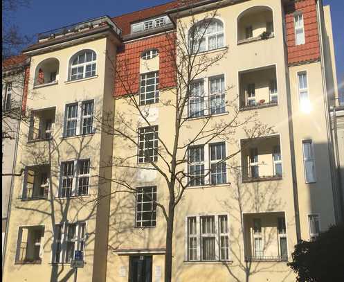 Sonnige 4 Zimmer Altbau Wohnung in Friedenau Schöneberg)