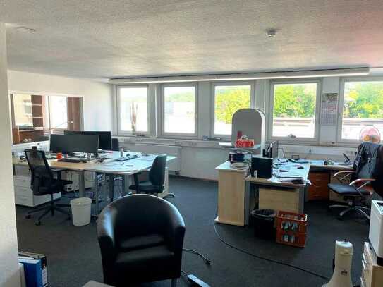 Einzelbüros (20, 40, 50 qm) mit ausreichend Parkfläche in Business-Center Vohwinkel!