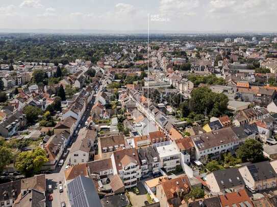 In Neckarau mit bester Infrastruktur - 6-FH mit Ausbaureserve und 3 Garagen!