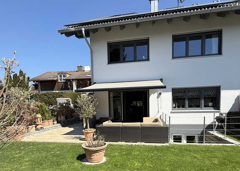                                                               Exklusive Doppelhaush&auml;lfte mit 5 Zimmern in Feldafing                                                       in Feldafing (Starnberg)