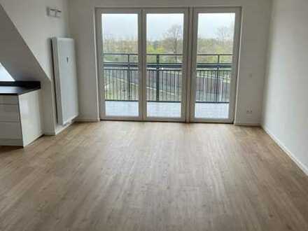 Erstbezug mit Balkon und EBK: Exklusive 3-Zimmer-DG-Wohnung in Hanau