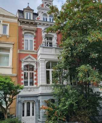 Repräsentative , elegante Wohnung mit Balkon und Wintergarten in Toplage. Nähe Lister Meile